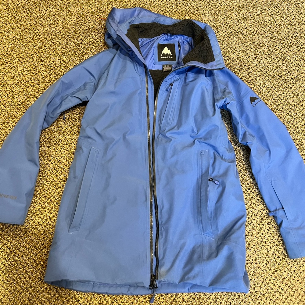 Burton Pillowline GORE-TEX snowboard jacket. Lightly worn for one winter season